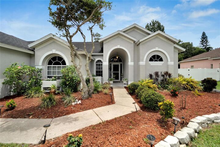 Property Photo: 2216 Glen Mist Drive FL 33594
