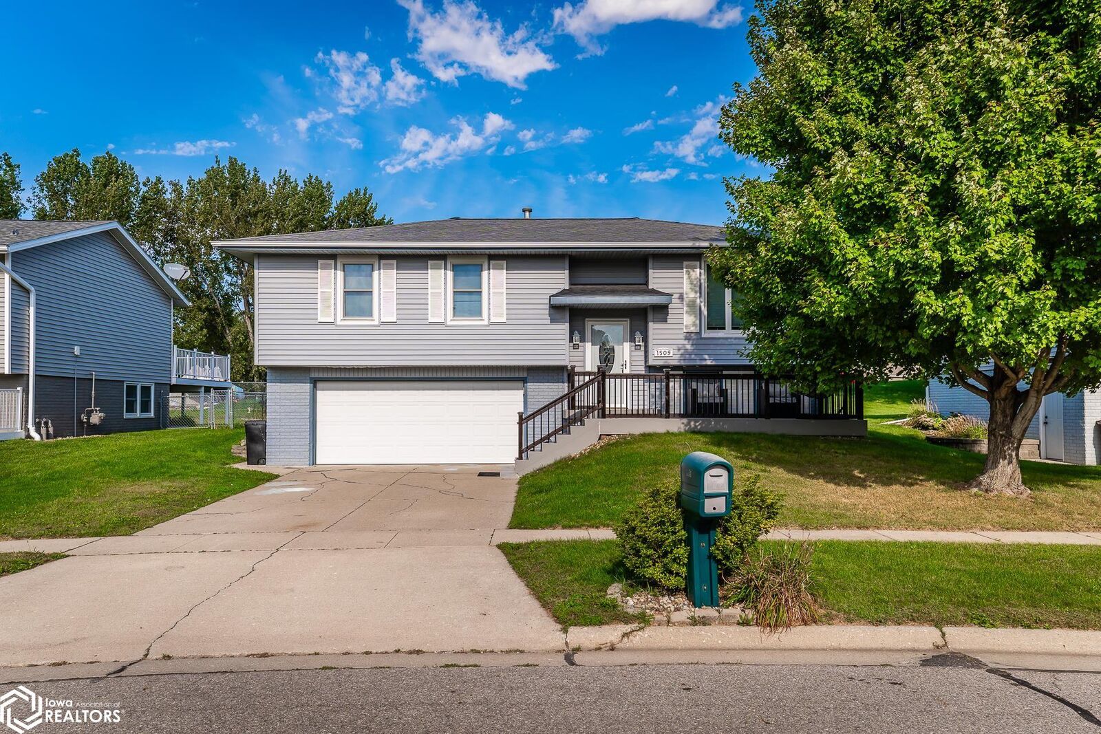 Property Photo:  1509 Greenfield Drive  IA 50158 
