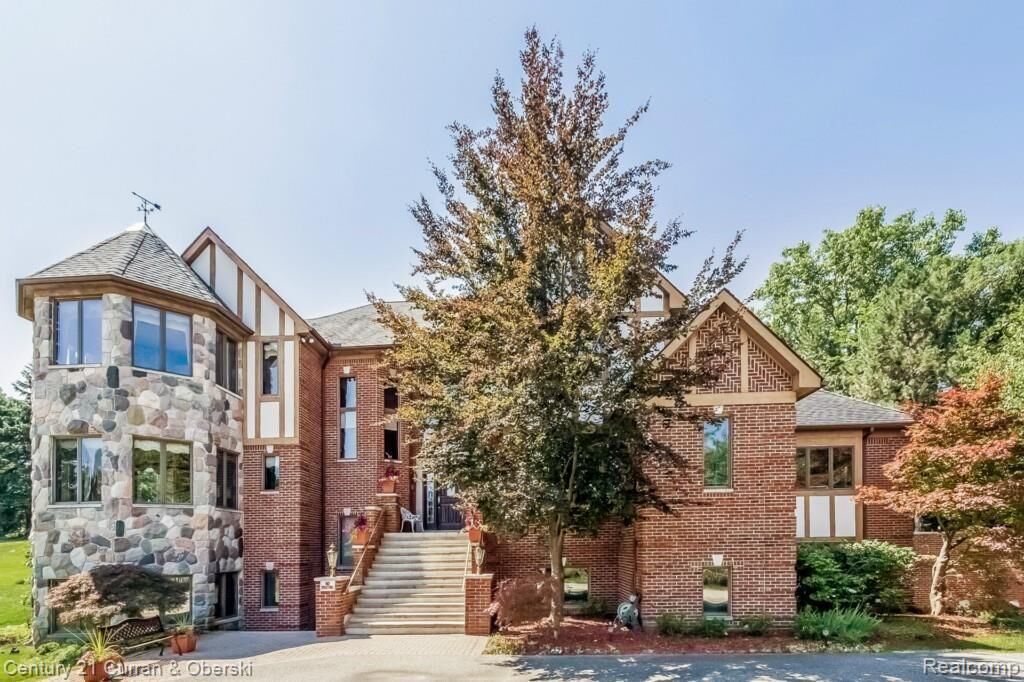 Property Photo: 31085 Estate Woods Court MI 48331 1034