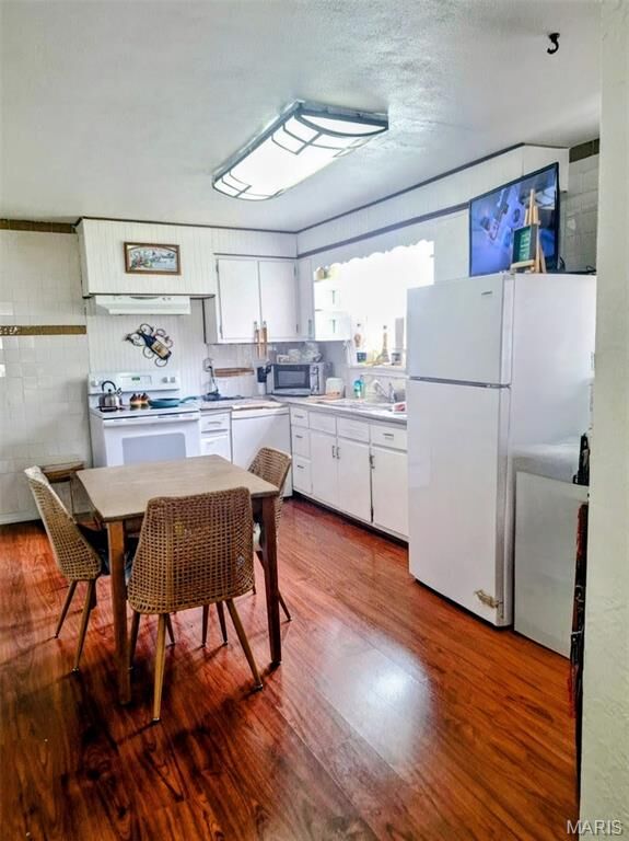 Property Photo:  801 Preston Lane  IL 62206 