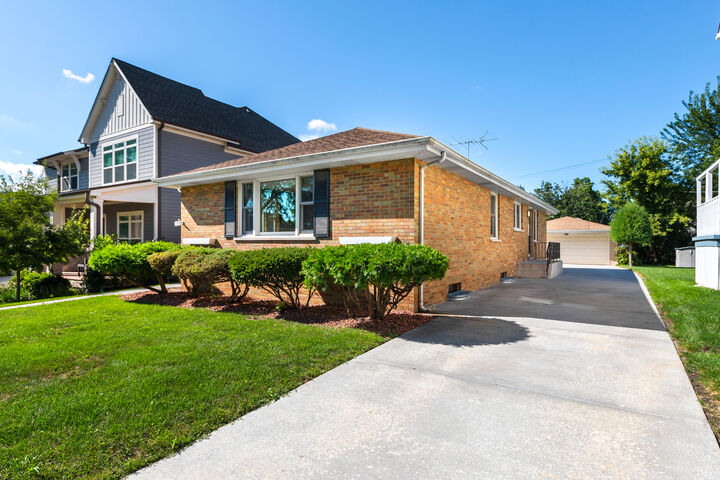 Property Photo:  536 Prairie Avenue  IL 60515 