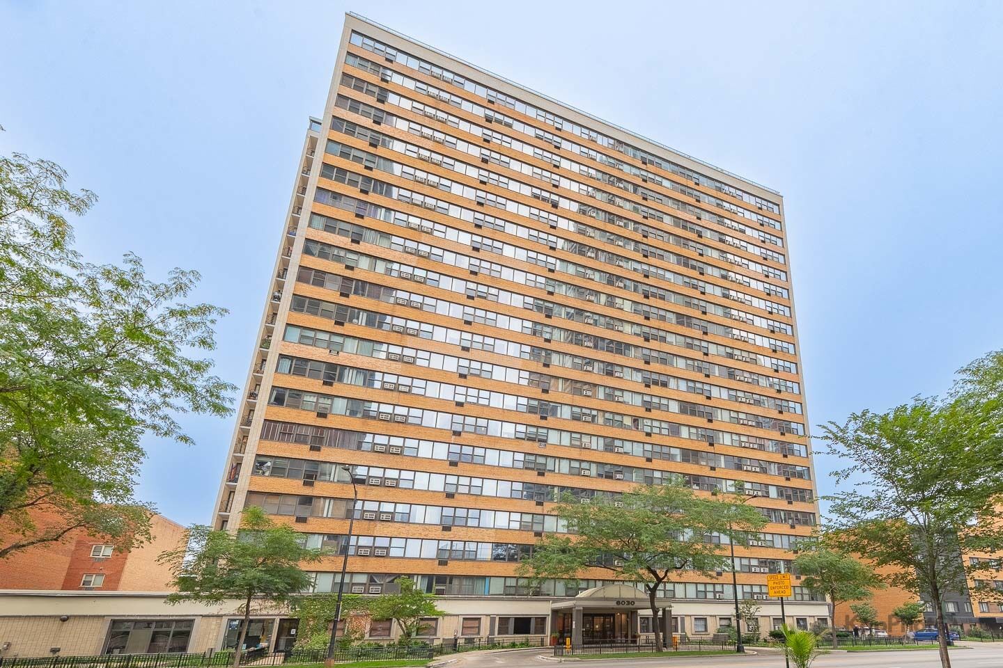 Property Photo: 6030 N Sheridan Road 2108 IL 60660