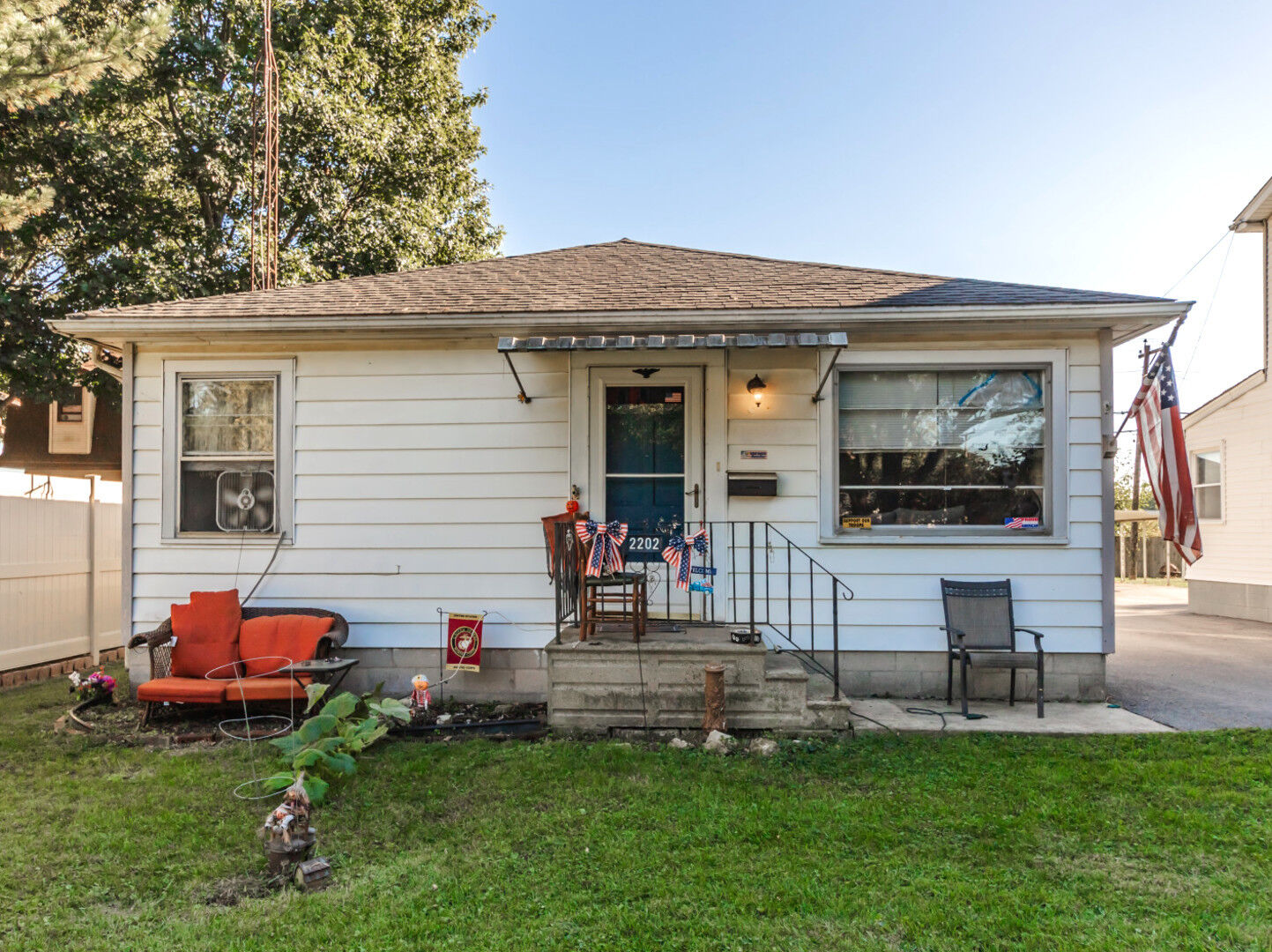 Property Photo: 2202 E Washington Street IL 60433