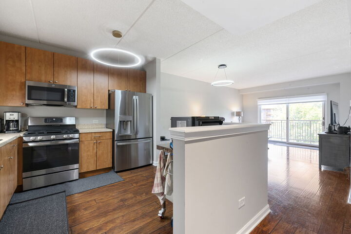 Property Photo:  125 Lakeview Drive 406  IL 60108 