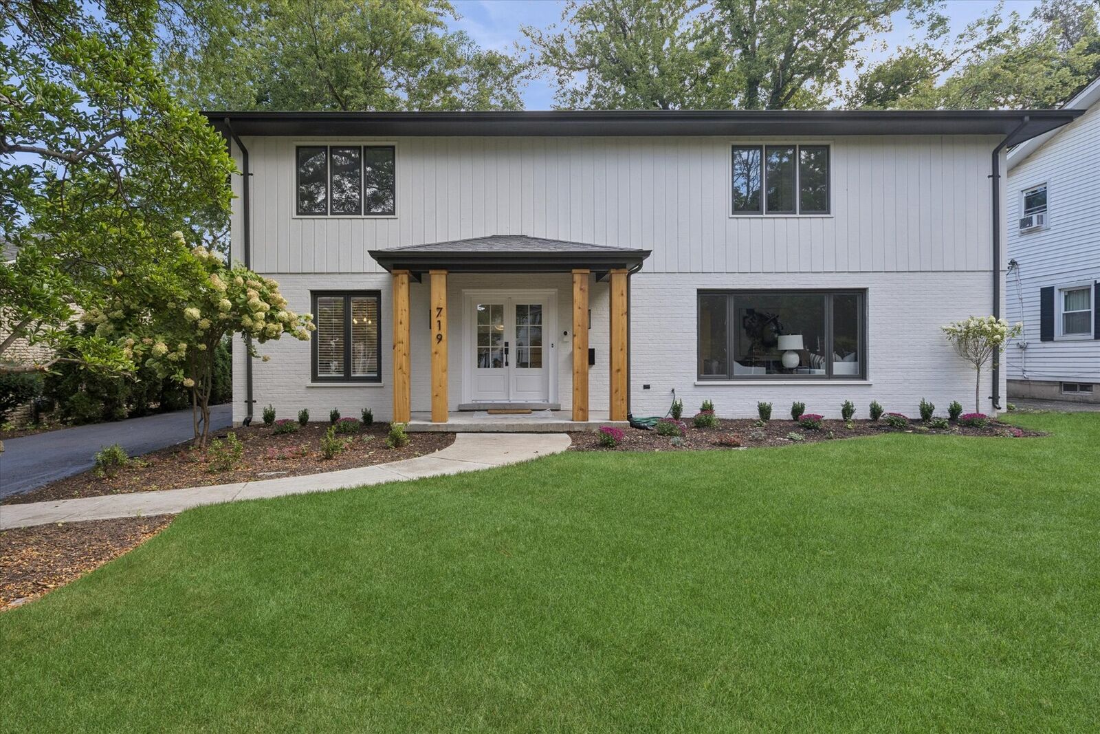 Property Photo: 719 N Elm Street IL 60521