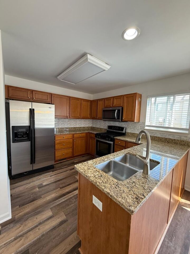 Property Photo:  623 Lincoln Station Drive  IL 60543 