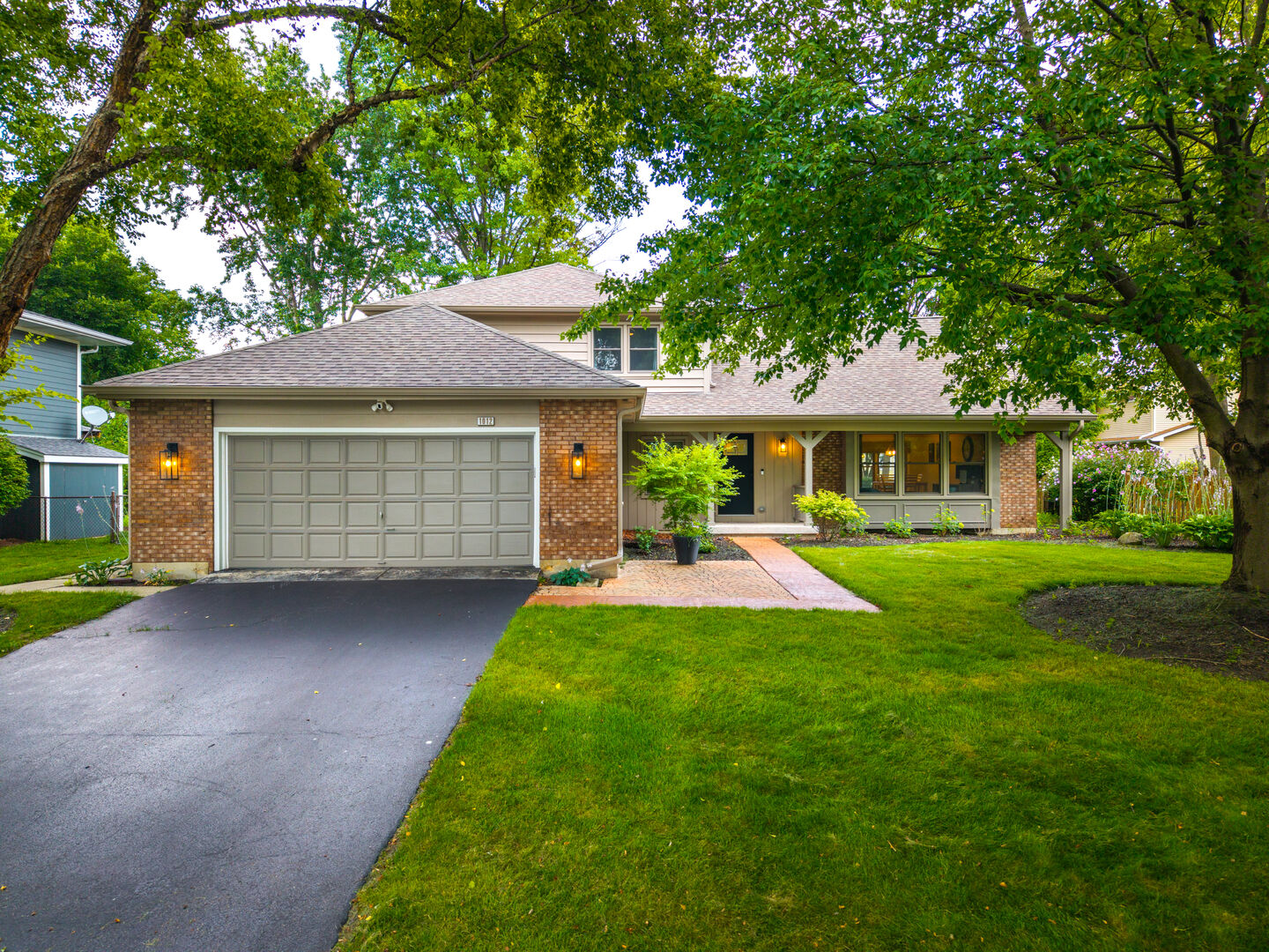 Property Photo:  1012 Williamsburg Drive  IL 60540 