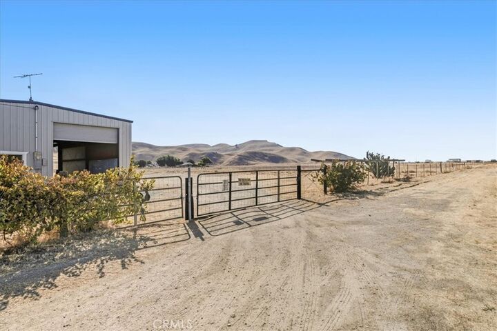 Property Photo:  485 S 8 Th Street  CA 93461 