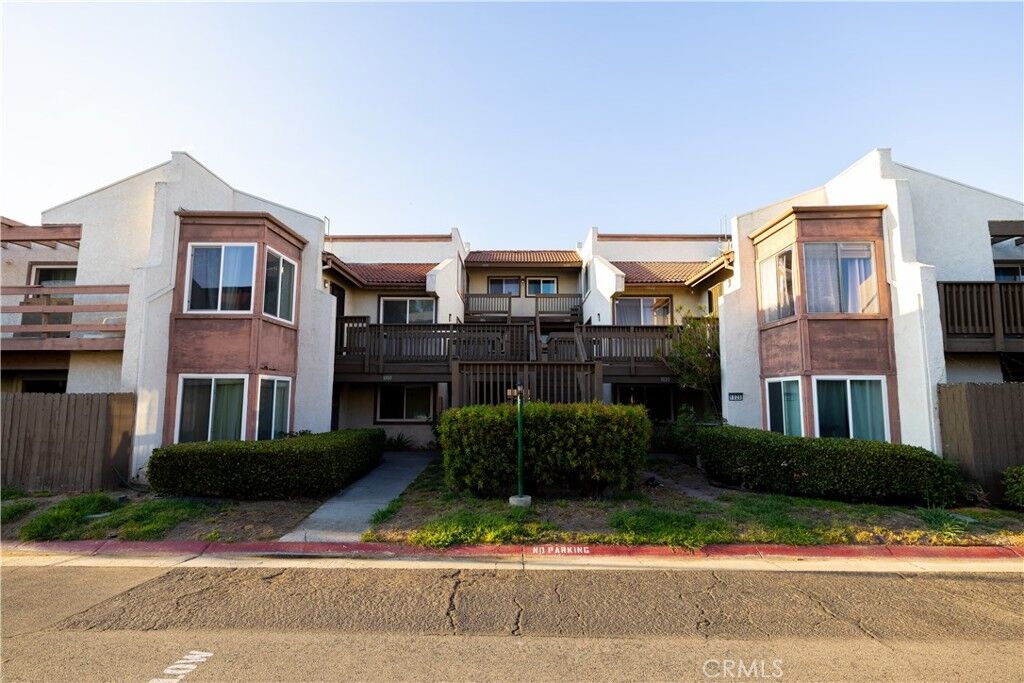 Property Photo:  1028 S Citron Street 16  CA 92805 