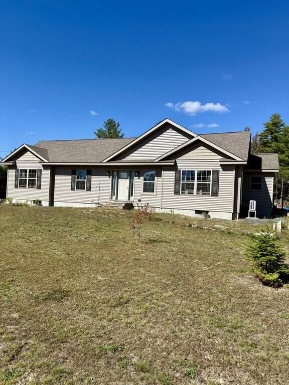 Property Photo:  21 Pioneer Way  ME 04408 