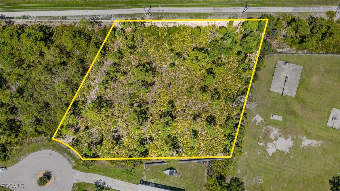Property Photo: 9437 Treasure Lake Court FL 33956
