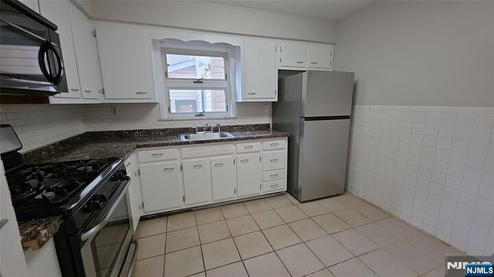 Property Photo:  43 Allen Street 1  NJ 07111 