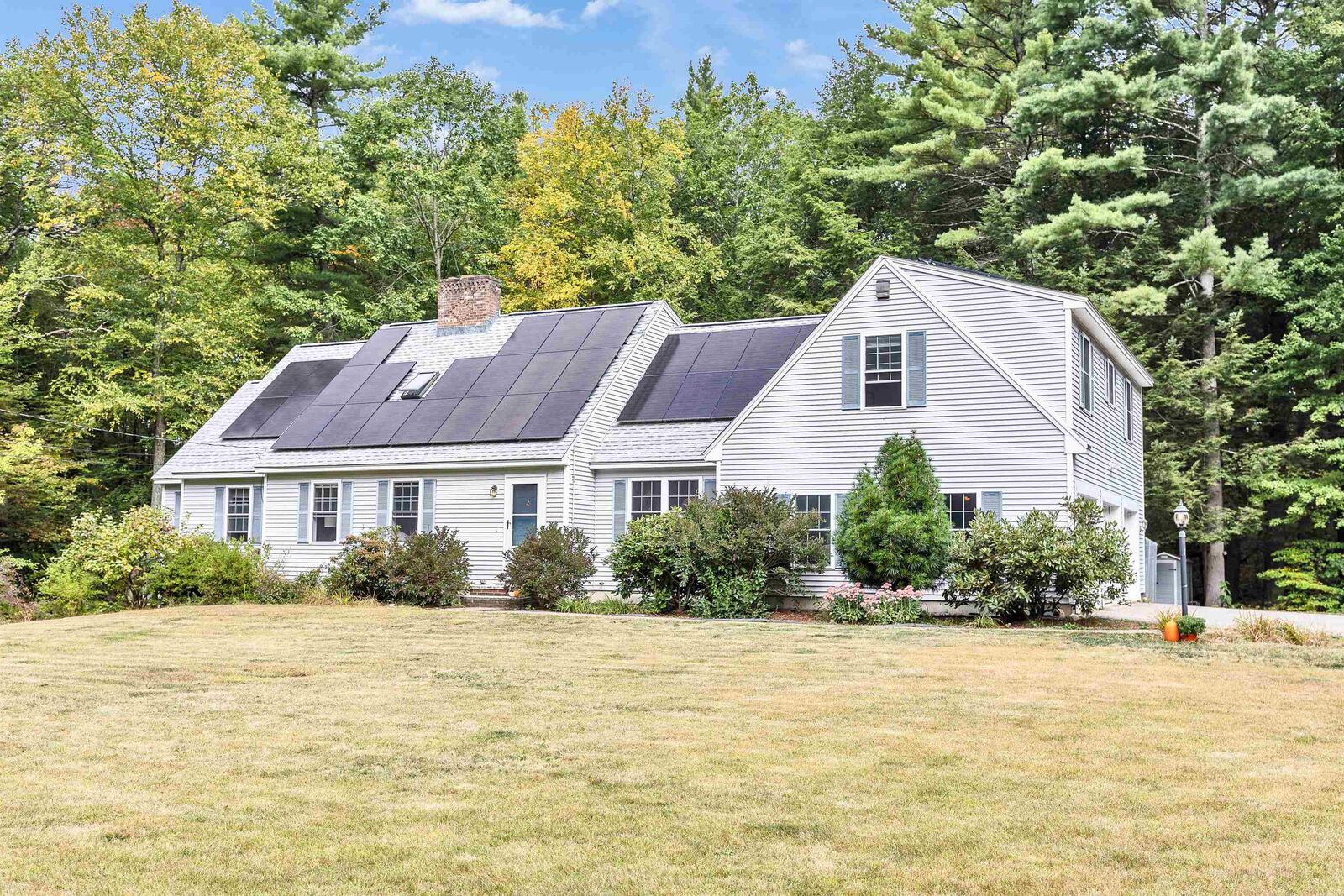 Property Photo:  9 Burnham Drive  NH 03070 