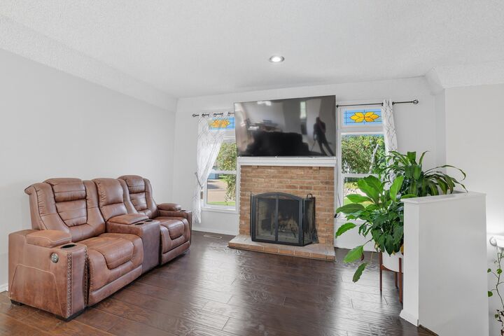 Property Photo:  2839 Henslow Avenue N  MN 55128 