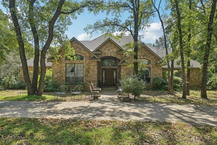 Property Photo: 1901 Newt Patterson Road TX 76063