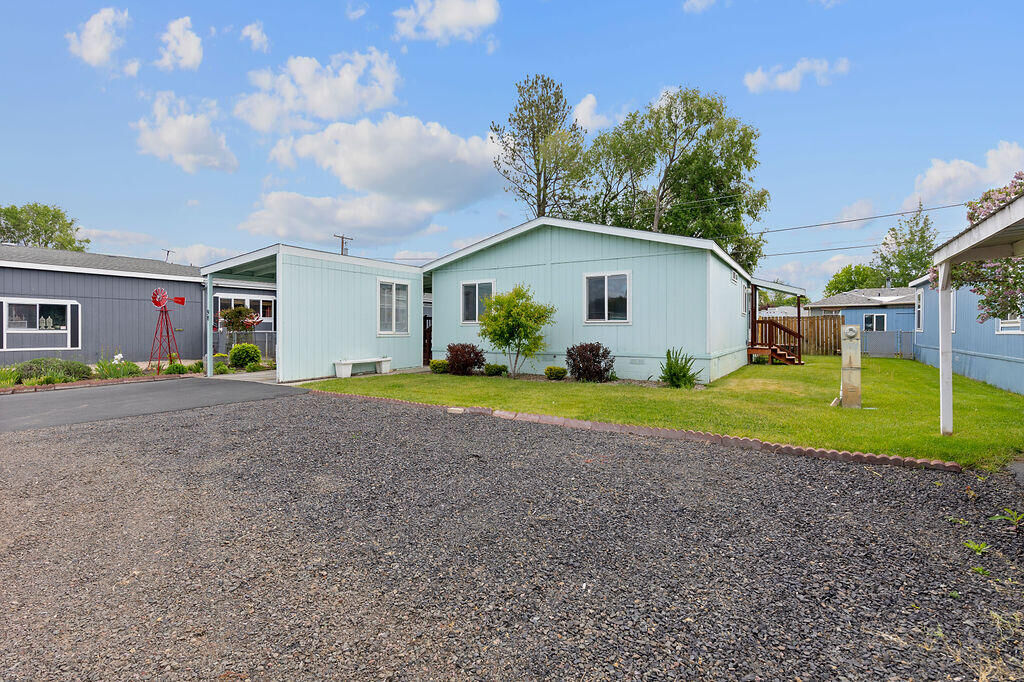 Property Photo:  185 NW Harwood Avenue 98  OR 97754 
