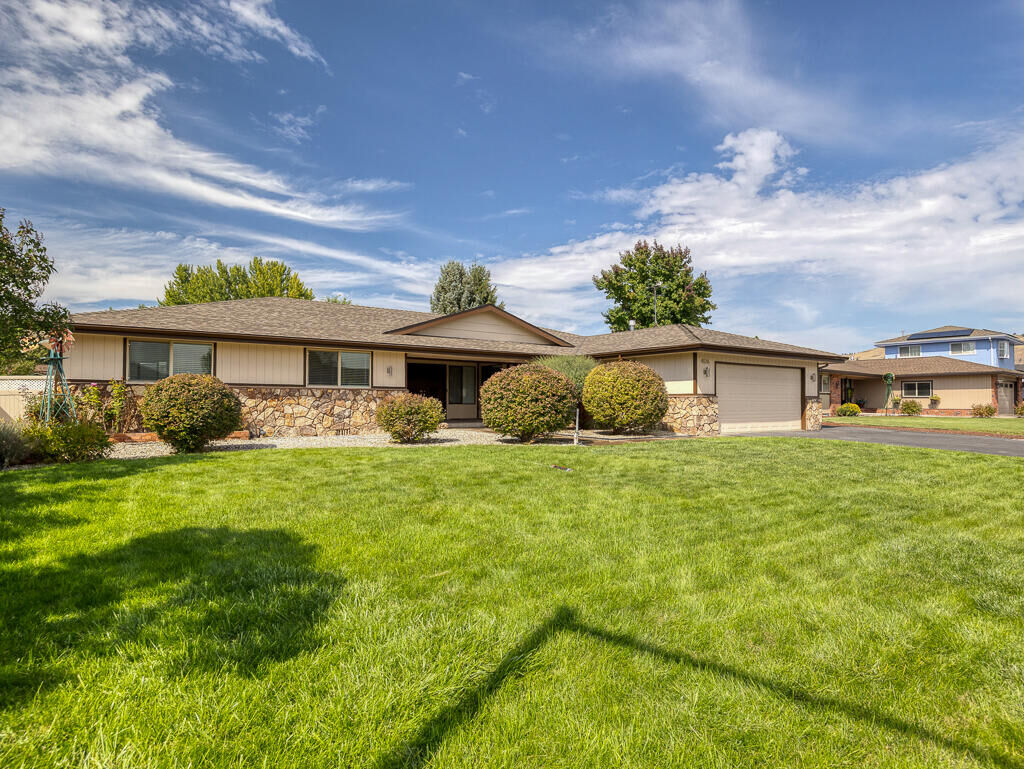 Property Photo:  4036 Valinda Way  OR 97603 