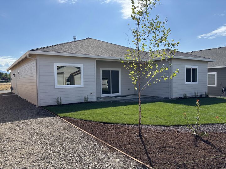Property Photo: 3739 Ford Drive OR 97504