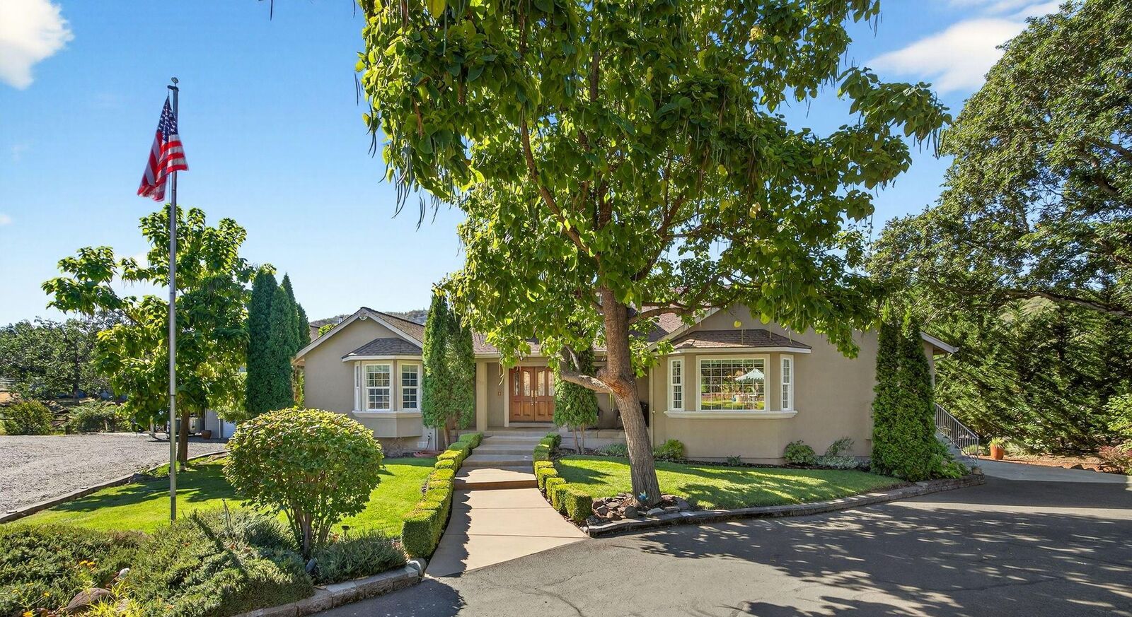 Property Photo:  8909 John Day Drive  OR 97525 