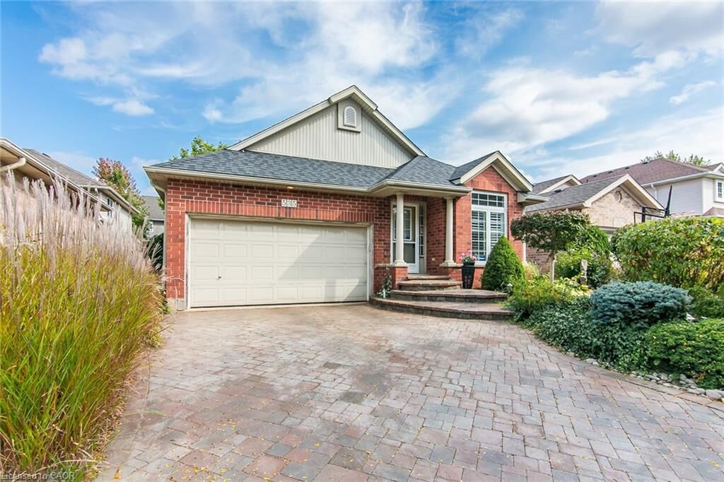 Property Photo: 535 Eastbridge Boulevard ON N2K 3Z7