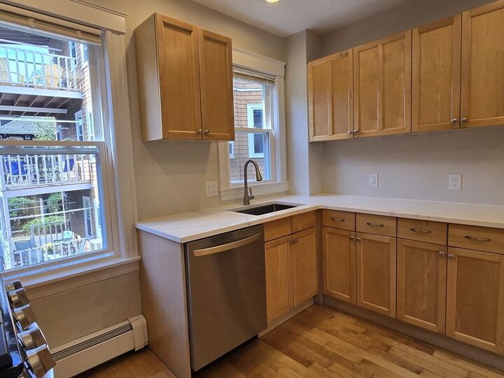 Property Photo:  8-10 Chatham St 4  MA 02139 