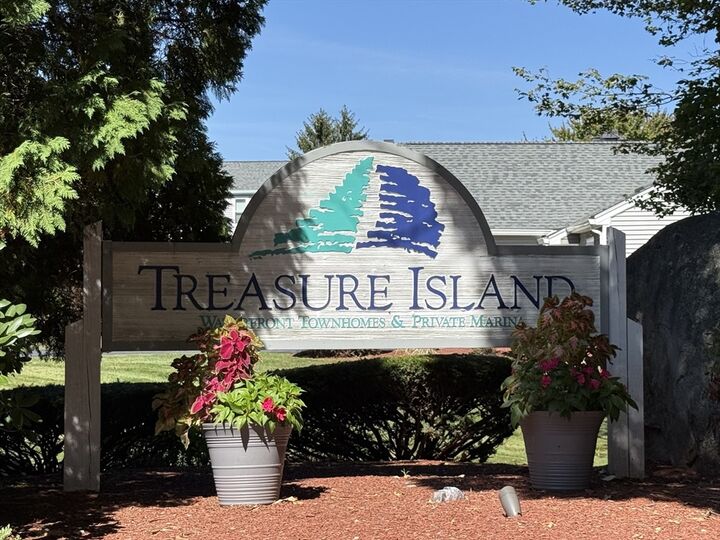 Property Photo:  1001 Treasure Island Rd 1001  MA 01570 