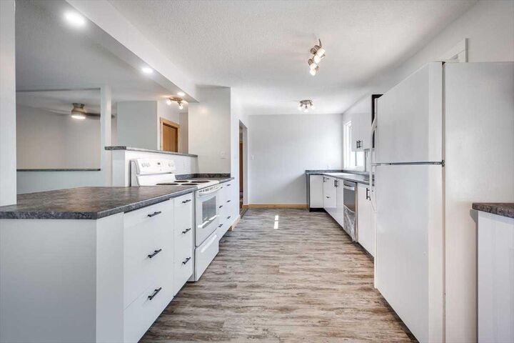 Property Photo:  5607 48 Avenue  AB T4L 1M7 