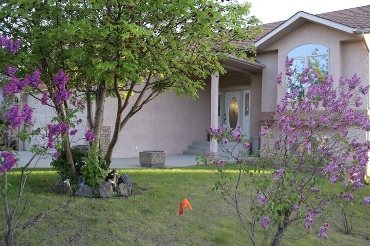 Property Photo:  61 Leung Close  AB T4R 2W6 