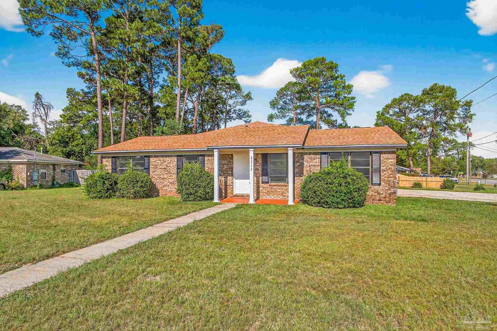 Property Photo: 1111 Vega Ct FL 32506