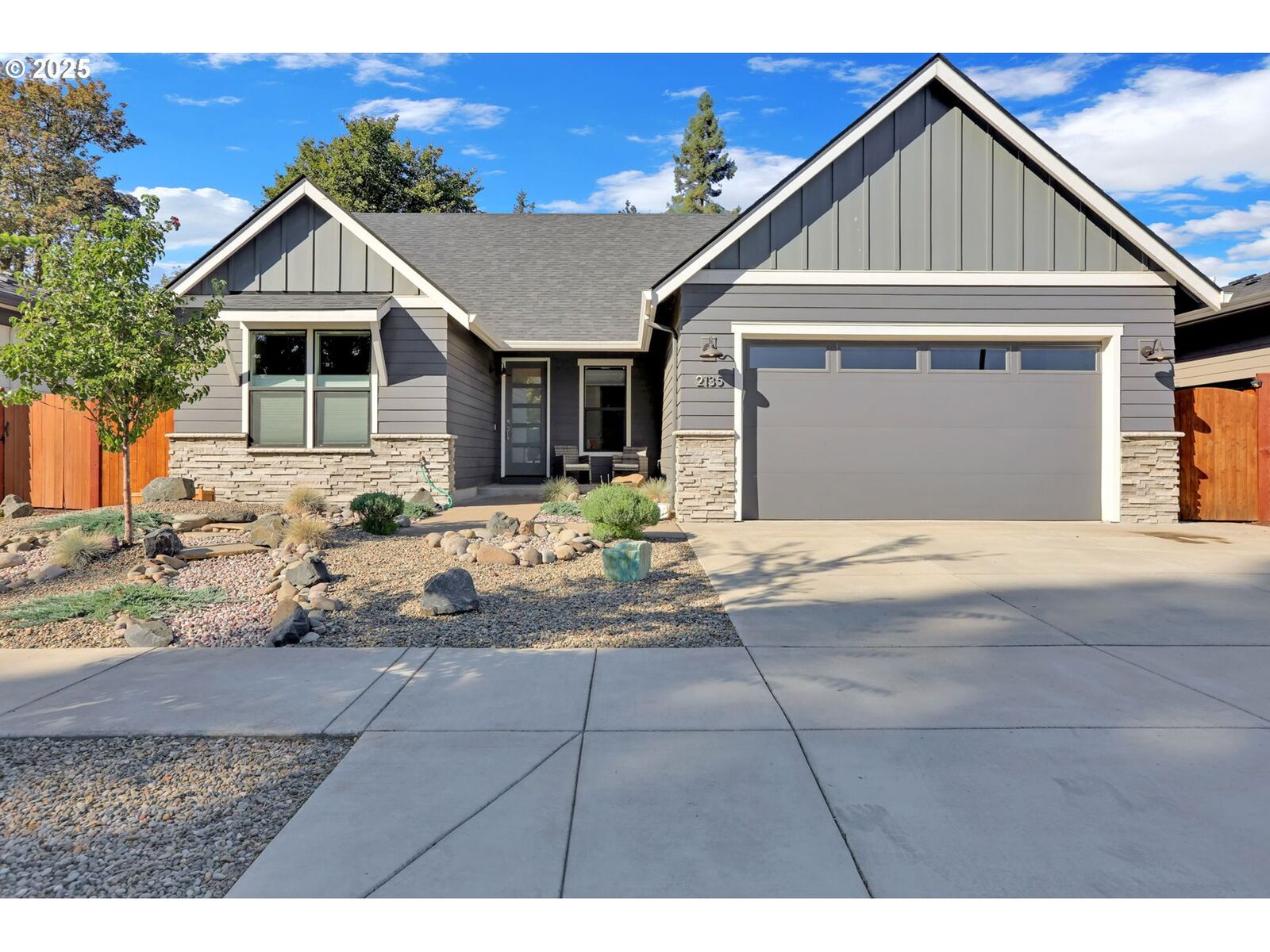 Property Photo:  2135 Turning Oak Pl  OR 97408 