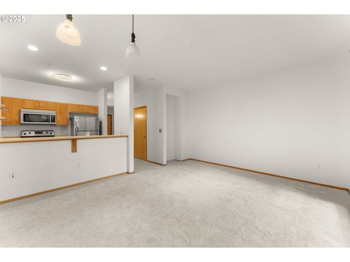 Property Photo:  1125 NW 9th Ave 210  OR 97209 