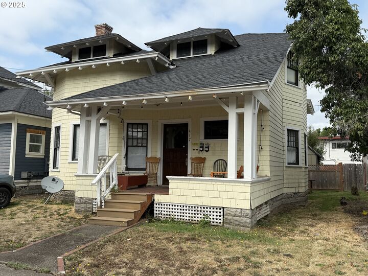 Property Photo:  1691 Mill St  OR 97401 