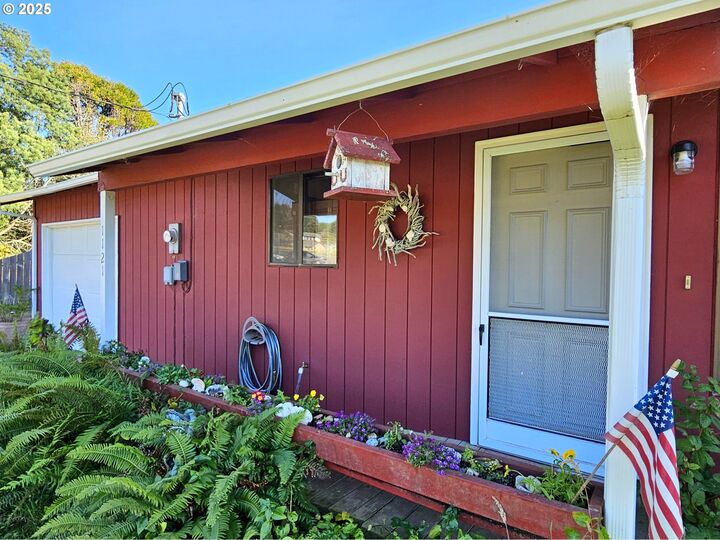 Property Photo: 1121 Ransom Ave OR 97415