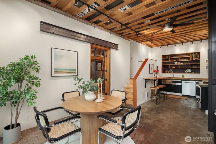 Property Photo:  112  18th Avenue  WA 98122 
