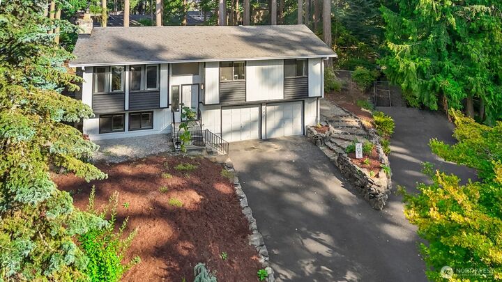 Property Photo:  2503  25th St  SE  WA 98374