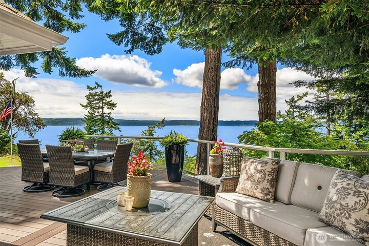 Property Photo:  130  Pleasant Lane  WA 98282 