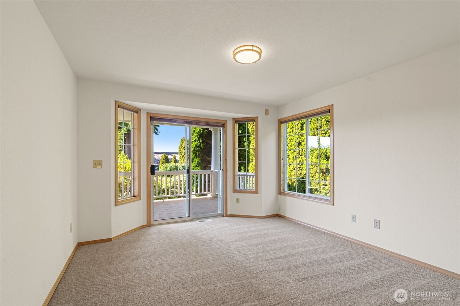 Property Photo: 11432 238th Street SW WA 98020