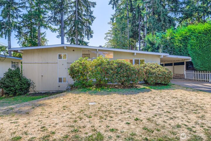 Property Photo:  14243 SE 14th Street  WA 98007 