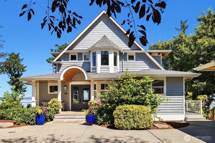 Property Photo:  715  Tillicum Way  WA 98282 