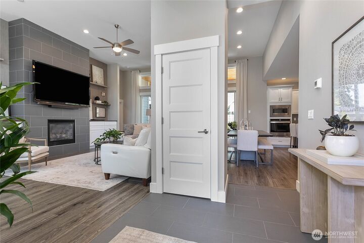 Property Photo:  6072  Monument Drive  WA 98248 