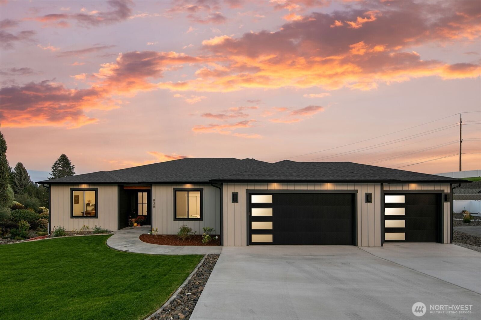 Property Photo:  838  Autumn Crest Drive  WA 98801 