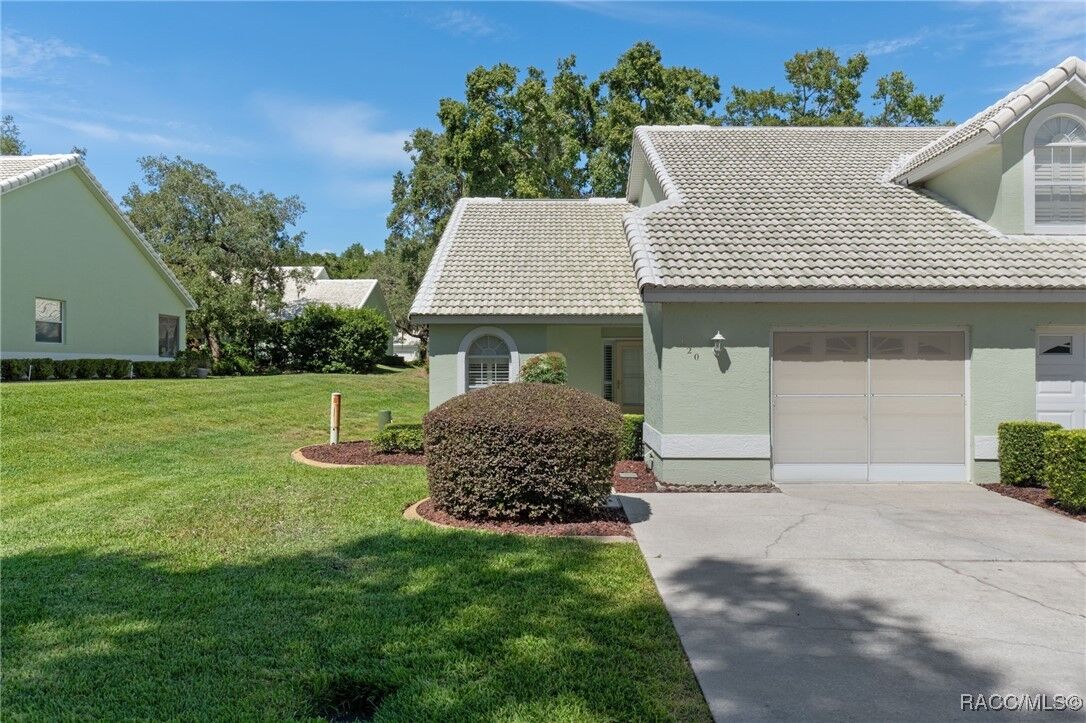 Property Photo: 820 Lanark Drive FL 34453