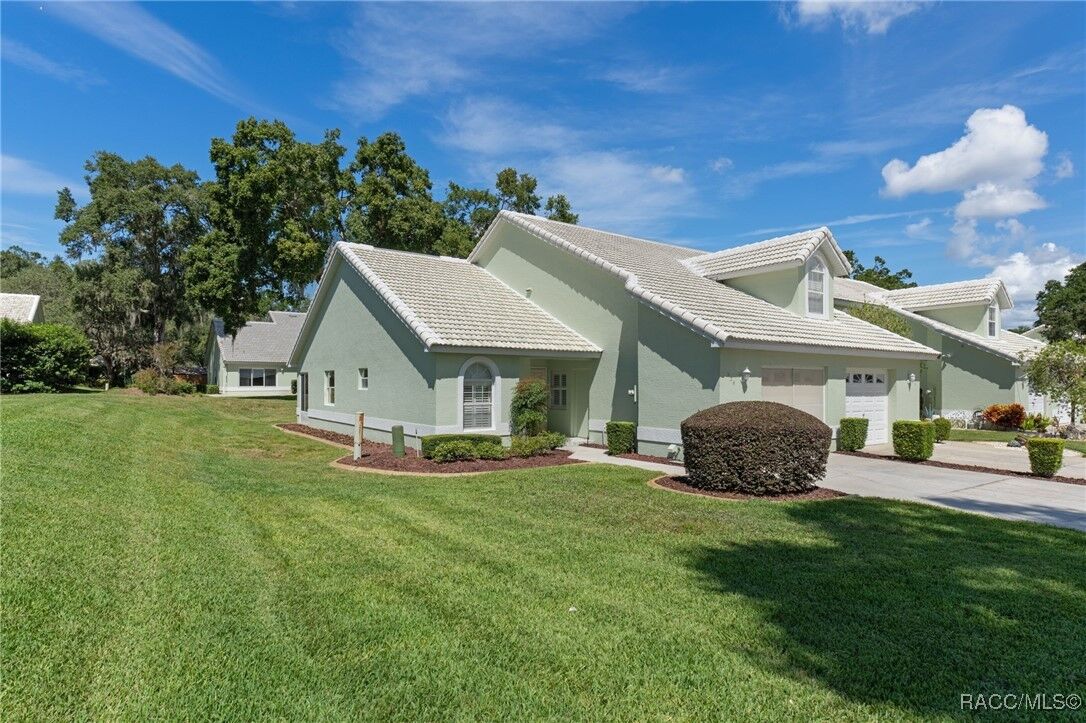 Property Photo:  820 Lanark Drive  FL 34453 