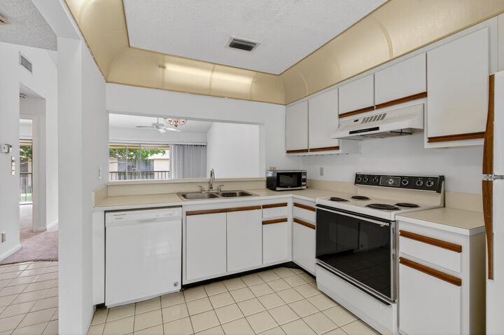 Property Photo: 3939 NE 5th Avenue C203 FL 33431