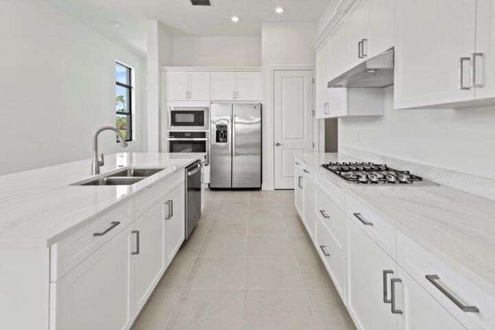 Property Photo:  320 SE Via Sangro  FL 34952