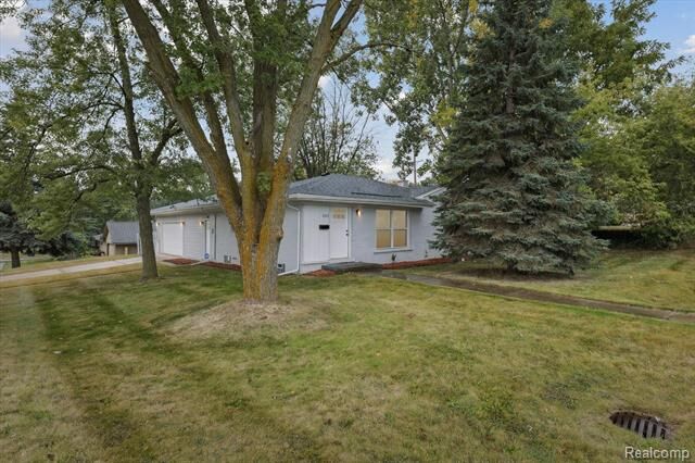 207 W Tienken Road  Rochester Hills MI 48306 photo