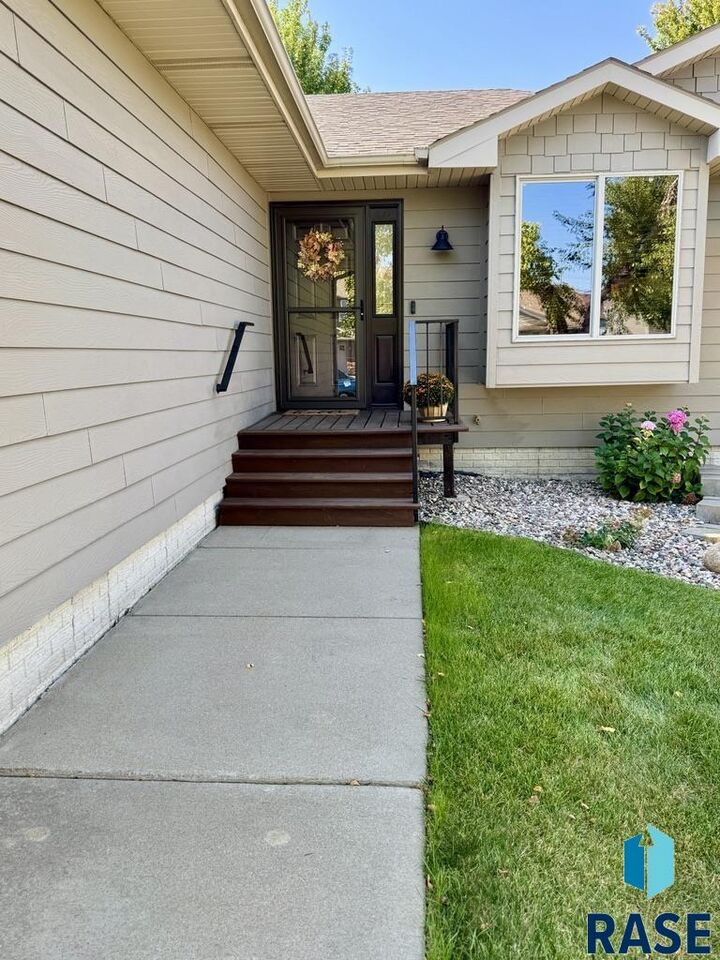 Property Photo:  6803 S Witzke Ave  SD 57108 