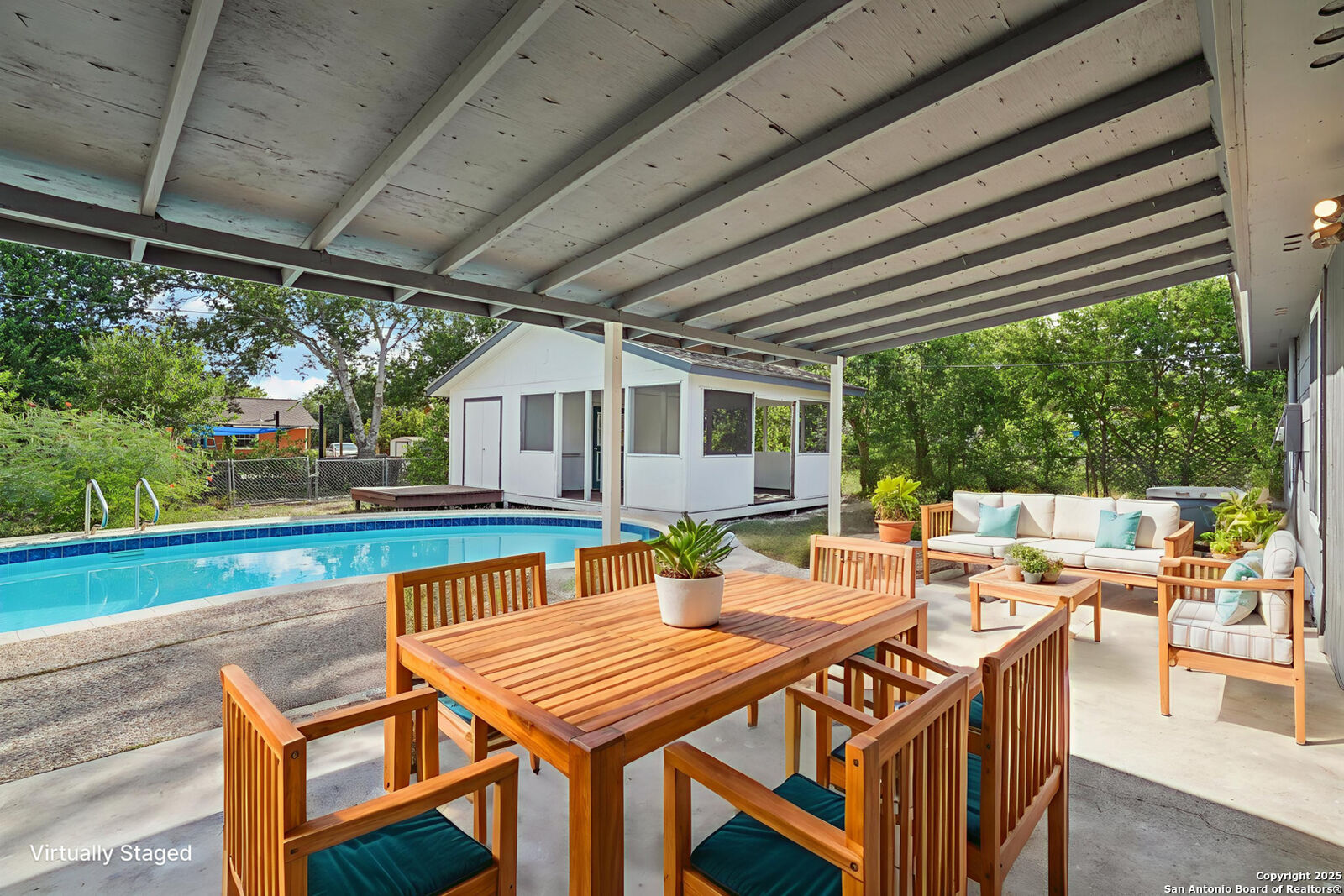Property Photo:  913 Zwicke  TX 78155 