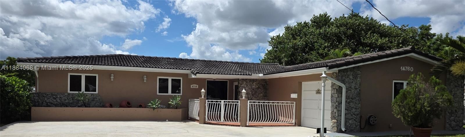 Property Photo: 14760 Lewis Rd 14760 FL 33014