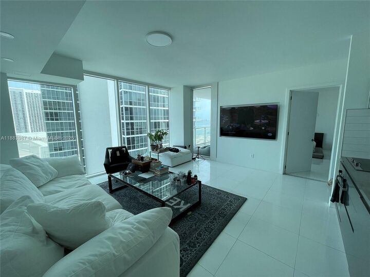 Property Photo:  1040 Biscayne Blvd 1905  FL 33132 